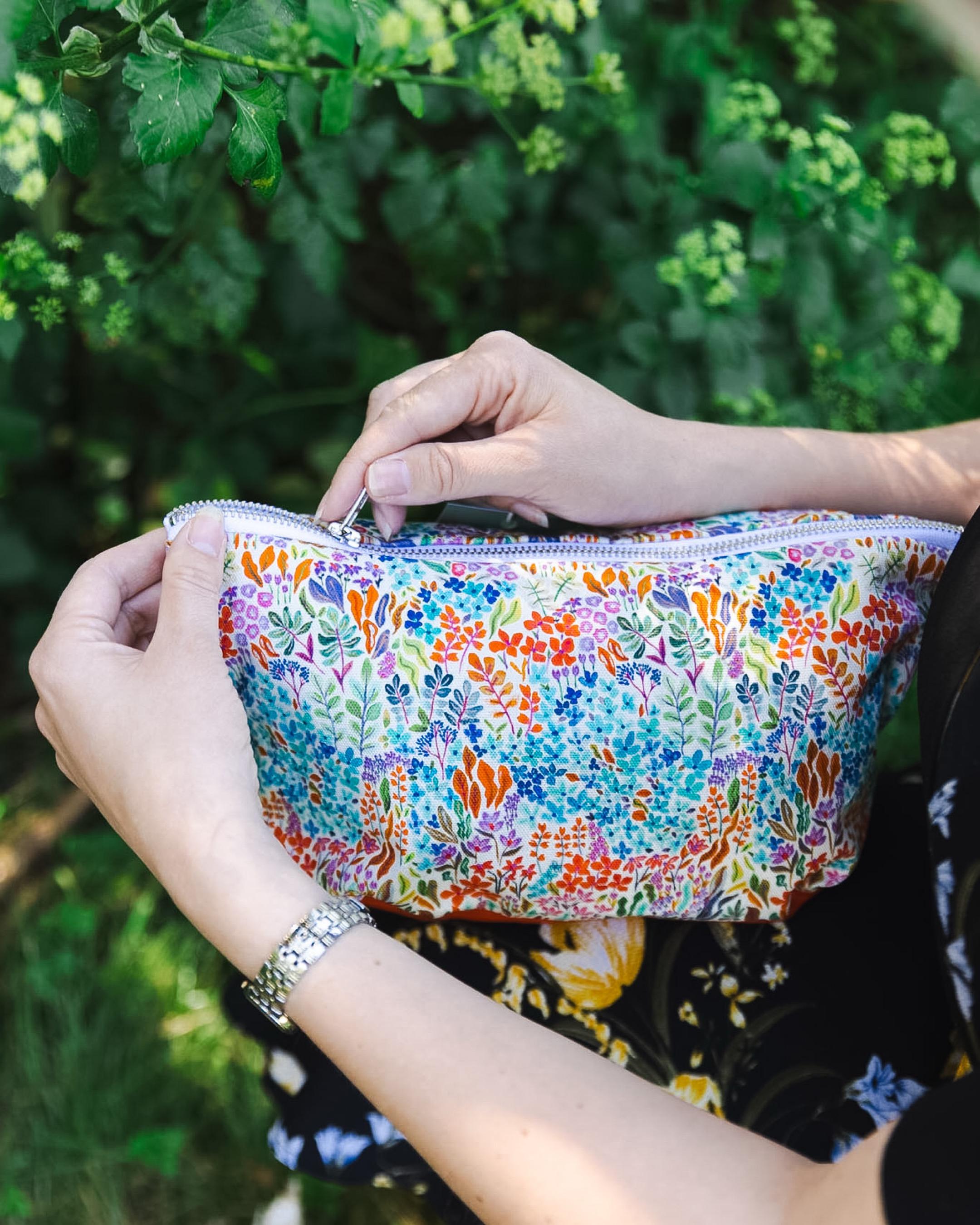 Ditsy Walts Wash Bag